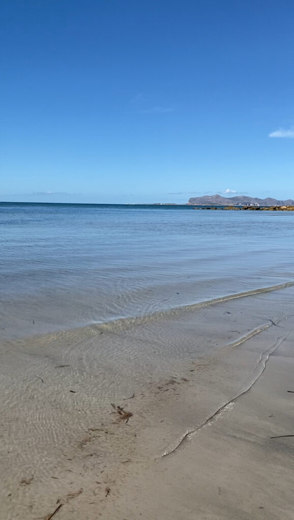 vista di una bella spiaggia di marsala